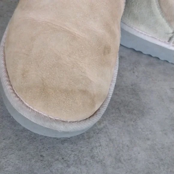 UGG AUSTRALIA BOOTS - Picture 7 of 12